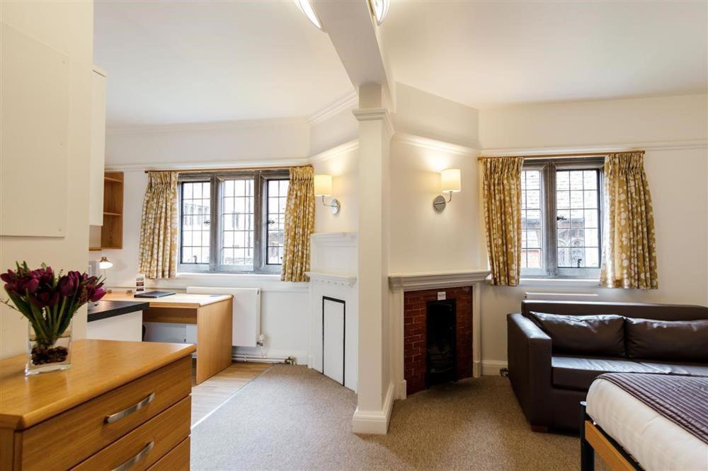ホテル Westminster College CBG エクステリア 写真