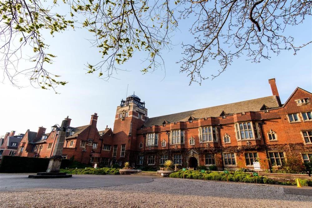 ホテル Westminster College CBG エクステリア 写真