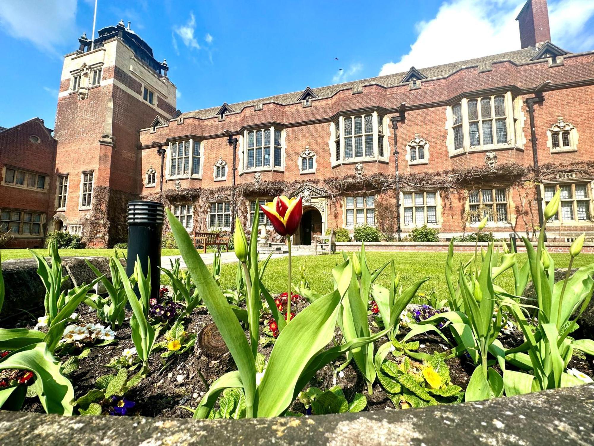 ホテル Westminster College CBG エクステリア 写真