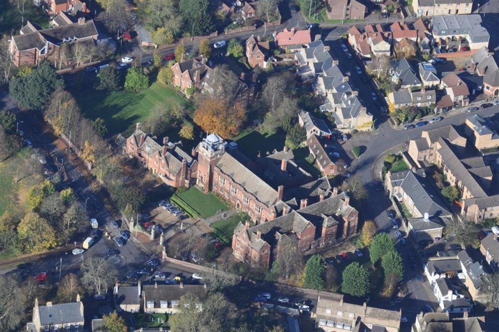 ホテル Westminster College CBG エクステリア 写真